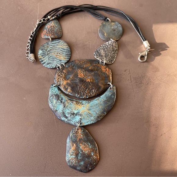 Large vintage costume mixed metals jewelry necklace faux patina - Picture 5 of 5